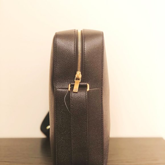 Men's Pebble Grain Leather Messenger Bag in Black - Picture 3 of 8